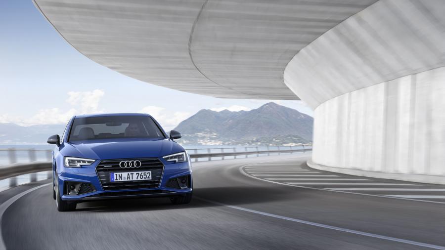  Audi A4 S-Line Quattro 2018 года  (WW) (фото 8 из 17)